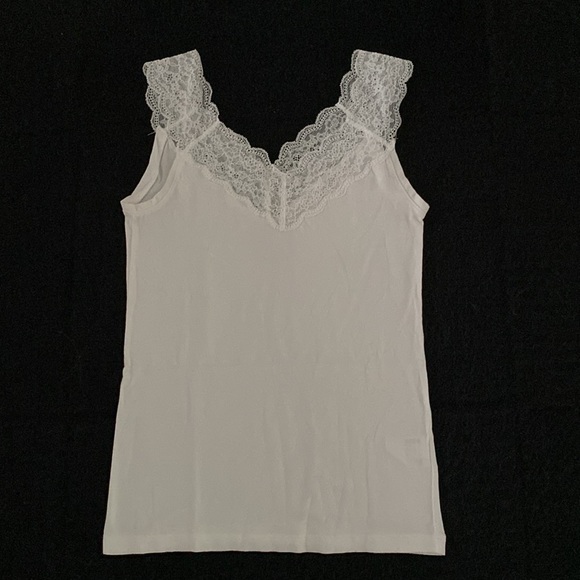 Uniqlo lace detail cami size XS - Picture 3 of 5